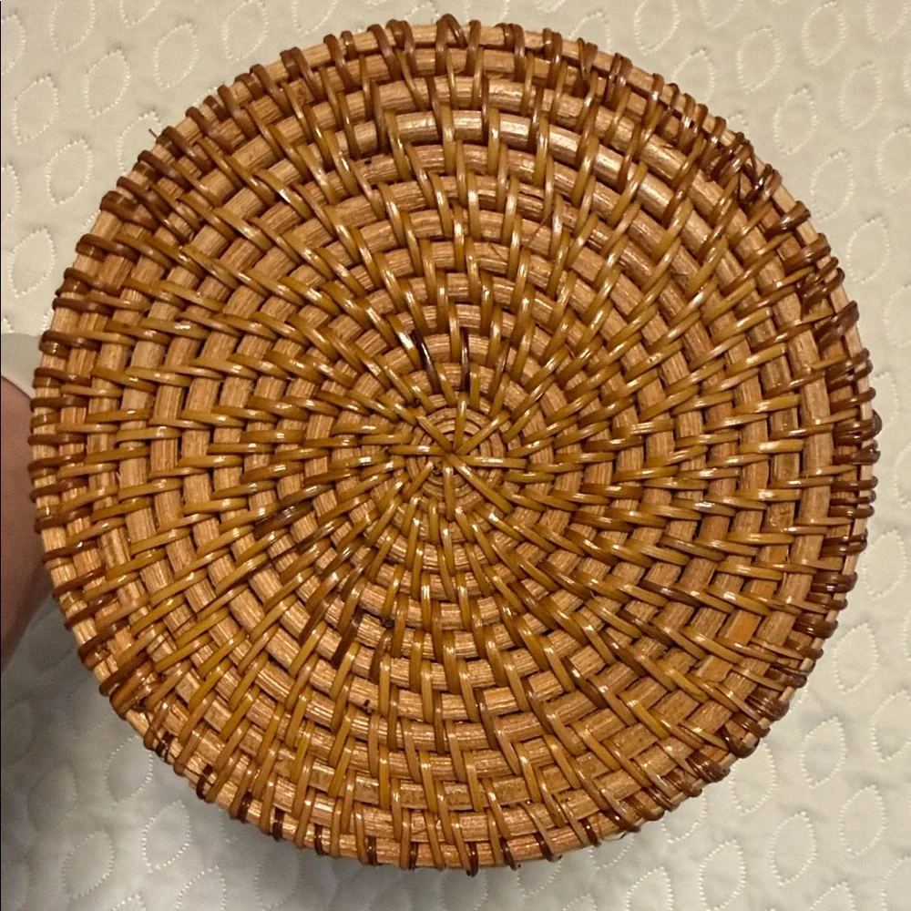 Handwoven Two-Tone Rattan Basket Bag with Top Handle - Picture 3 of 7